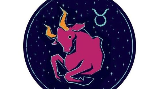 वृषभः&nbsp;आजचं चंद्रभ्रमण पाहता मुलांच्या प्रगतीची चिंता वाटेल. पूर्वी केलेल्या कामाची मात्र पावती मिळेल. मानमरातब मिळेल. जुने मित्र भेटतील. आर्थिक पातळी वरील प्रश्न चुटकीसरशी सोडवाल. तरुणांना योग्य व्यक्तीकडून प्रतिसाद मिळाल्यामुळे स्वप्नांच्या दुनियेतच वावराल. स्वतःसाठी चोखंदळपणे खरेदी कराल. काही महत्त्वाचे निर्णय अविचारपणे घेतले जाण्याची शक्यता आहे. इतरांशी सल्लामसलत करून निर्णय घ्यावेत. साथीदाराचे सहकार्य लाभल्या मुळे मन प्रसन्न राहील. आत्मसन्मान वाढीस लागेल. सामाजिक क्षेत्रातील व्यक्तीना प्रगती कारक आहे. अनुकुल घटना घडतील. मनात प्रसन्नता असल्याने तुमच्या नियोजीत कामात वेग येणार आहे. नोकरी व्यवसायात समाधानकारक प्रगती राहील. तीर्थक्षेत्री जाण्याचा योग आहे. विद्यार्थ्यांची अभ्यासाची प्रगती उत्तम राहील.&nbsp;शुभरंग: पांढरा&nbsp;शुभदिशा: आग्नेय.शुभअंकः ०२, ०७.