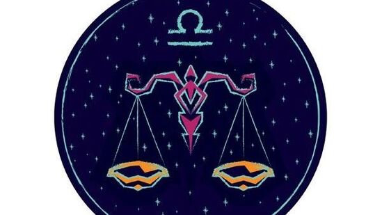 तूळ:&nbsp;आज अनिष्ट चंद्रभ्रमणात एखादा निर्णय घेताना स्वतःच संभ्रमात पडाल. नको त्या गोष्टींवर खल करत बसाल आणि हातात मात्र काहीच पडणार नाही. करियरमध्ये परदेशी कंपन्यांशी संबंध येईल. अडलेल्या सरकारी कामांमध्ये स्वतःहून लक्ष घालाल. यंत्रावर काम करणारांनी अवश्य काळजी घ्यावी. खूप काम करावेसे वाटले तरी प्रकृती थोडी नरमगरम राहिल्यामुळे उत्साह वाटणार नाही. वैवाहिक जीवनात जोडीदाराशी तडजोड करावी लागेल.आपणास काहीस त्रासदायक ठरणार आहे. महत्वाच्या कामाबाबतीत जपून निर्णय घ्या. आपल्या मनात नकारात्मक भावना वाढीस लागेल. यामुळे ताणतणाव पूर्ण सुरुवात होईल. आळसीवृत्ती टाळावी. कुटुंबात वडिलोपार्जित संपत्ती मध्ये नविन समस्या उद्‌भवतील. अचानक संकट येण्याची संभावना आहे. नातेवाईकांशी व्यवहार जपुन करावेत. तुम्हाला वादामधुन नुकसान सहन करावे लागेल.&nbsp;शुभरंग: पांढरा&nbsp;शुभदिशा: पश्चिम.शुभअंकः ०२, ०७.