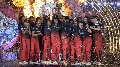 रॉयल चॅलेंजर्स बेंगळुरूसंघाने दिल्ली कॅपिटल्सचा ८ गडी राखून पराभव करत डब्ल्यूपीएल २०२४ च्या अंतिम सामन्यात आपले पहिले विजेतेपद पटकावले.