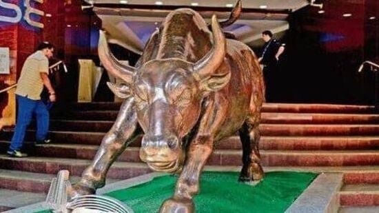गुंतवणूकदारांसाठी खूषखबर! आता वाट बघण्याची गरज नाही! शेअर विकल्याच्या दिवशीच खात्यात येणार पैसे