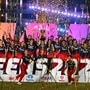 <p>आरसीबीला १६ वर्षांपासून ट्रॉफी जिंकता आलेली नाही. आता महिला संघाने विजेतेपद पटकावले आहे. यामुळे चाहते खूश झाले आहेत.</p>