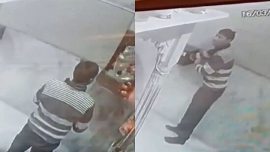 राजस्थानच्या अलवर येथील एका मंदिरात चोरी करण्याआधी चोरट्याने देवाची पूजा केली.