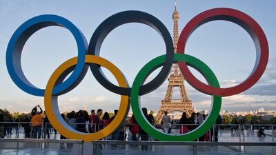 पॅरिस ऑलिम्पिक २०२४ स्पर्धेत सहभागी होणाऱ्या १४ हजार ५०० खेळाडूंमध्ये ३ लाख कंडोमचे वाटप केले जाणार आहेत.  