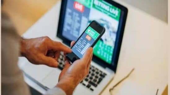 ऑनलाइन क्रिकेट सट्टेबाजीजा नाद एका अभियंत्याला चांगलाच महागात पाडला आहे. 