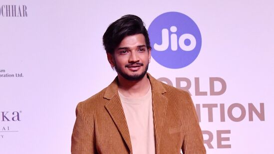 मुंबईतील हुक्का बारवर छापा; ‘बिग बॉस’ विजेत्या मुनव्वर फारुकीसह ६ जणांना पोलिसांनी घेतलं ताब्यात