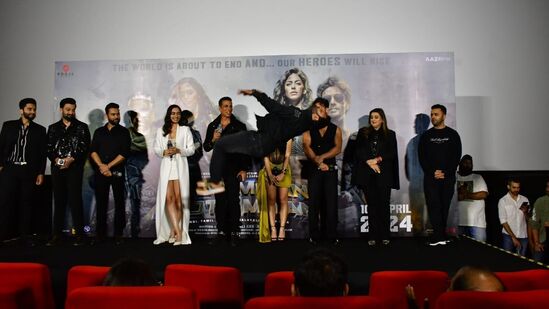 वासू भगनानी, दीपशिका देशमुख, जॅकी भगनानी, हिमांशू किशन मेहरा आणि अली अब्बास जफर यांनी संयुक्तपणे निर्मिती केली आहे. हा चित्रपट १० एप्रिल रोजी हिंदी, तेलुगू, तामिळ, कन्नड आणि मल्याळम भाषांमध्ये प्रदर्शित होणार आहे.