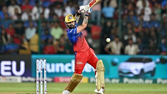 केकेआर सध्या गुणतालिकेत दुसऱ्या स्थानावर आहे. आरसीबी सहाव्या स्थानावर आहे. चेन्नई सुपर किंग्ज पहिल्या, राजस्थान तिसऱ्या, हैदराबाद चौथ्या आणि पंजाब पाचव्या स्थानावर आहे.