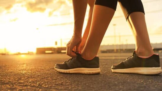 व्यायामापेक्षा मॉर्निंग वॉक चांगला आहे का? - &nbsp;मॉर्निंग वॉक ही दिवसाची चांगली सुरुवात आहे. हे चयापचय वाढवते, जे कॅलरी बर्न करण्यास मदत करते. सकाळचा व्यायाम करणे टाळावे. कारण या काळात स्नायू थंड आणि कडक असतात आणि शरीराचे तापमानही कमी असते, असे अहवाल सांगतात.