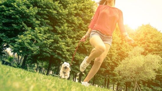 सकाळी किती किलोमीटर चालावे? - सकाळी किती वेळ चालायचे हे तुमची फिटनेस पातळी, आरोग्य स्थिती आणि वैयक्तिक उद्दिष्टे यावर अवलंबून असते. किमान ३ ते ५ किमी वॉक करता येतो, असे अहवाल सांगतात.&nbsp;&nbsp;