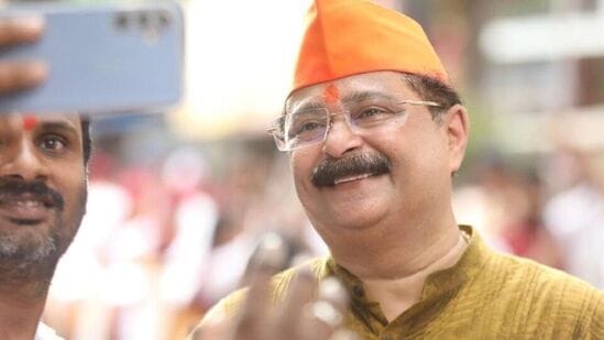 २० वर्षांत बायकोला किती पैठण्या दिल्या?; आदेश बांदेकर यांनी दिलेल्या उत्तराने वेधले सर्वांचे लक्ष