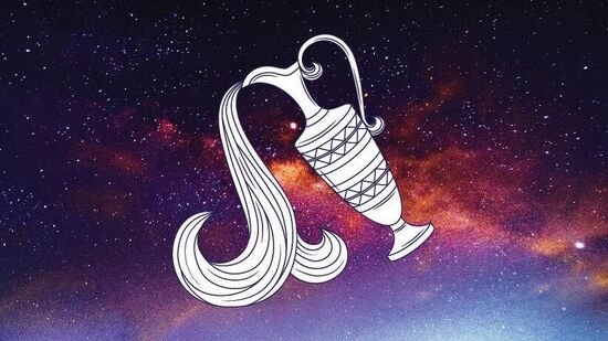 कुंभ:&nbsp;आज चंद्र बुध संयोगात मुलाच्या भन्नाट कल्पनां मुळे चक्रावून जाल. कुटुंबातील नातेवाईकांच्या तऱ्हेवाईक वागण्यामुळे त्रस्त व्हाल. दुसऱ्याना काही कळू न देता जेवढ्या गुप्त गोष्टी तुम्हाला करता येतील तेवढ्या करणार आहात. आर्थिक स्थिती सुधारल्यामुळे अनेक बेत ठरवाल. वडिलोपार्जित इस्टेटीचे प्रश्न बरेचसे मार्गी लागतील. बौद्धिक क्षेत्रात कार्यरत असणाऱ्यांनी मनोधैर्य सांभाळा. अविचारीपणा योग्य नाही. विचारा अंतीच निर्णय घ्या. वाईट मित्राच्या संगतीमुळे नुकसान होईल. आपल्या कार्यक्षेत्रात आपल्या विषयी गैरसमज पसरणार नाहीत याची काळजी घ्या. शांत चित्त ठेवणाचा प्रयत्न करा. नोकरीमध्ये सरकारी अधिकारी वरिष्ठांकडून काही त्रास जाणवेल. कर्जाचा बोजा वाढण्याची शक्यता आहे. व्यापारात आर्थिक नुकसान संभवते. उताविळ पणाने कोणत्याही गोष्टी करू नका. क्षाणिक फायद्या साठी गुंतवणुक करू नका. गुप्तशत्रुपासुन त्रास संभवतो. जोडीदारासोबत स्नेहपूर्वक वागा. प्रकृति अस्थिर राहिल.&nbsp;शुभरंगः निळा&nbsp;शुभदिशाः नैऋत्य.शुभअंकः ०५, ०८.