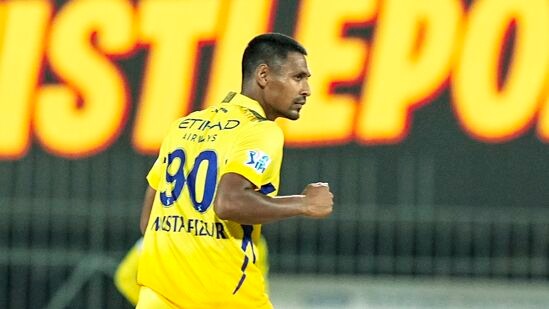 विशेष म्हणजे मुस्तफिजूर गेल्या दोन सामन्यांचा भाग नव्हता. पण सोमवारी (८ एप्रिल) केकेआरविरुद्धच्या सामन्यात २ बळी घेतले आणि पर्पल कॅप मिळवली. विशेष म्हणजे मुस्तफिजूर गेल्या दोन सामन्यांचा भाग नव्हता. पण सोमवारी (८ एप्रिल) केकेआरविरुद्धच्या सामन्यात २ बळी घेतले आणि पर्पल कॅप मिळवली.