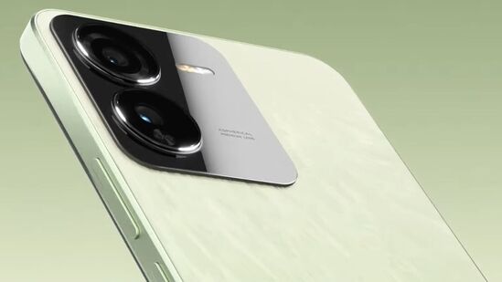 आयक्यूओओ झेड ९ सामान्यत: बेस स्टोरेज व्हेरियंटसाठी १९ हजार ९९९ रुपयांना विकला जातो. मात्र, वर्धापन दिनाच्या कालावधीत खरेदीदारांना २००० रुपयांची सूट मिळू शकते आणि १७ हजार ९९९ रुपयांमध्ये खरेदी करता येईल.&nbsp;