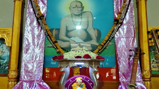 श्री अक्कलकोट स्वामी समर्थ महाराज प्रकट दिनाच्या शुभेच्छा