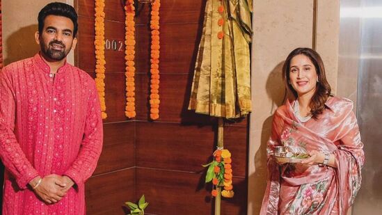 चैत्र शुद्ध प्रतिपदेला गुढीपाडवा हा सण साजरा केला जातो. आज ९ एप्रिल रोजी गुढी पाडवा हा सण आनंदाने साजरा केला जात आहे. घरोघरी गुढी उभारल्या जातात. अनेकजण देवापुढे नैवेद्य दाखवण्यासाठी गोडधोड पदार्थ बनवतात. यामध्ये कलाकारही मागे नाहीत.