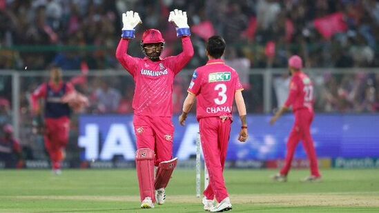राजस्थान रॉयल्स आणि गुजरात टायटन्स यांच्यात आज क्रिकेटचा थरार पाहायला मिळणार आहे.