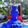 उर्फी जावेद हिने १०० किलोचा ड्रेस घालून केले फोटोशूट, पाहा कसा सावरला ड्रेस