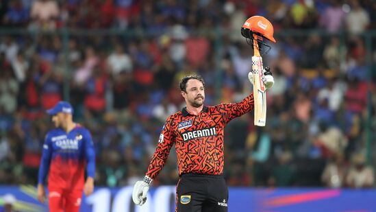 Travis Head Century आरसीबीच्या बालेकिल्ल्यात ट्रॅव्हिस हेडचा धिंगाणा, ३९ चेंडूत ठोकलं शतक