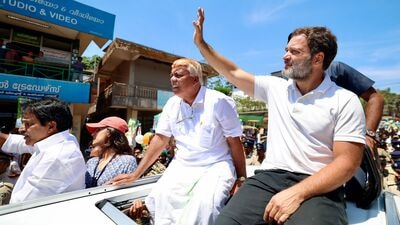काँग्रेस नेते राहुल गांधी केरळमधील वायनाडमध्ये रोड शो आयोजित केला होता. यावेळी त्यांच्या समर्थकांनी त्यांना ओवाळून प्रचाराची सुरुवात केली.&nbsp;