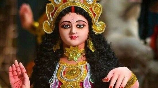 सनातन धर्मात पौर्णिमा तिथी अत्यंत शुभ मानली जाते. असे मानले जाते की पौर्णिमा तिथी धनाची देवी, देवी लक्ष्मीला खूप प्रिय आहे. वर्षभरात १२ पौर्णिमा असल्या तरी चैत्र महिन्यातील पौर्णिमा अधिक महत्त्वाची आहे.