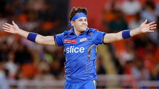 दरम्यान, गेराल्ड कोएत्झीनेही मुंबई इंडियन्सकडून चांगली कामगिरी केली असून आता त्यानेही १२ बळी घेतले आहेत. म्हणजेच कोएत्झी आता चहलच्या बरोबरीत आहे. जेराल्ड कोएत्झी तिसऱ्या स्थानावर आहे.