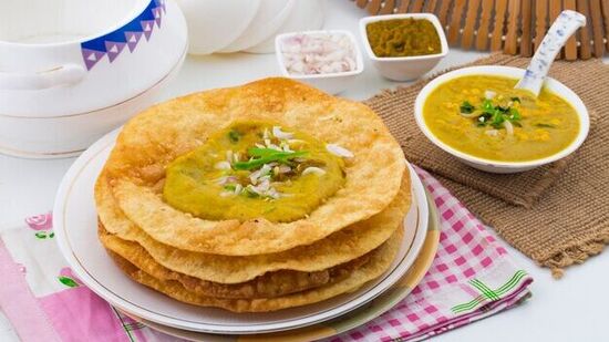 Dal Pakwan Recipe: झटपट बनवा प्रसिद्ध सिंधी डिश दाल पकवान, संडे ब्रंचसाठी परफेक्ट आहे रेसिपी