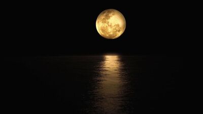 पौर्णिमेच्या दिवशी चंद्राचा प्रभाव जास्त असतो. असे मानले जाते की, पौर्णिमेच्या रात्री, त्याला त्याच्या परिपूर्ण सोळा कलेंनी संपन्न केले जाते. अशा परिस्थितीत पौर्णिमेच्या दिवशी चंद्रदोष होऊ शकेल असे कोणतेही काम करणे टाळावे.