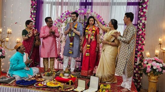 छोट्या पडद्यावरील 'नवरी मिळे हिटलरला' ही मालिका सध्या चर्चेत आहे. या मालिकेत राकेश बापट महत्त्वाच्या भूमिकेत असून त्याची एजे ही भूमिका प्रेक्षकांच्या विशेष पसंतीला उतरताना दिसत आहे. आता मालिका एका वेगळ्या वळणावर पोहोचली आहे.