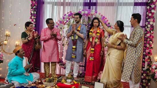 अंतराची अंगठी सापडणार; लीला आणि अभिरामचा साखरपुडा होणार! ‘नवरी मिळे हिटलरला’मध्ये मोठा ट्वीस्ट अंतराची अंगठी सापडणार; लीला आणि अभिरामचा साखरपुडा होणार! ‘नवरी मिळे हिटलरला’मध्ये मोठा ट्वीस्ट