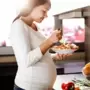 Pregnancy Snacks: प्रेग्नेंसी दरम्यान वारंवार भूक लागत आहे? ट्राय करा हे स्नॅक्स