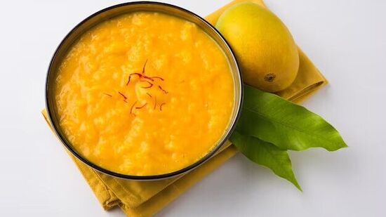 Amras Recipe: ताज्या आणि रसाळ आंब्यापासून झटपट बनवा आमरस, जाणून घ्या टेस्टी रेसिपी