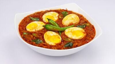 Egg Masala: वीकेंडला बनवा टेस्टी तवा मसाला एग, झटपट तयार होते ही रेसिपी