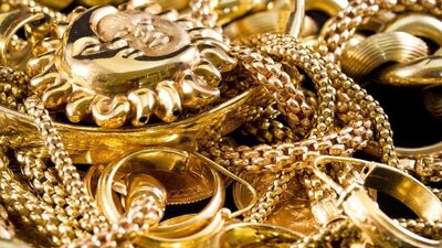 या दिवशी लोक सोने खरेदी करतात. अक्षय तृतीयेला सोने खरेदी करणे शुभ मानले जाते. यावर्षी अक्षय्य तृतीयेला असा शुभ योग तयार होत आहे की काही राशींचे भाग्य सोन्यासारखे चमकेल.