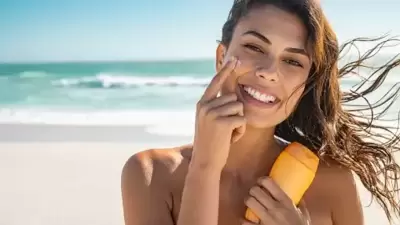 Sunscreen for Skin Care: सनस्क्रीन लावल्याने चेहरा काळवंडतो का? जाणून घ्या लावण्याची योग्य पद्धत
