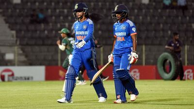 भारताने बांगलादेशचा १९ धावांनी पराभव केला.