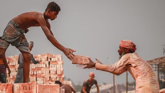 International Labour Day 2024: का साजरा केला जातो आंतरराष्ट्रीय कामगार दिवस? जाणून घ्या इतिहास आणि महत्त्व