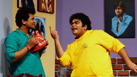 अनेक कलाकारांनी ‘ऑल द बेस्ट’ नाटकातून रंगभूमीवर पदार्पण केले. अंकुश चौधरी, भरत जाधव, संजय नार्वेकर हे सुपरस्टार झाले. या नाटकाने मराठीत अत्यंत कमी वर्षात ४५०० प्रयोगांचा टप्पा गाठला आहे. 'ऑल द बेस्ट'ने केवळ मराठीचं नाही, तर विविध भाषिक प्रेक्षकांनाही अक्षरशः वेड लावलं. त्यामुळे हे नाटक आजवर १२ भाषांमध्ये प्रदर्शित झालं असून, त्याचे जवळ जवळ १०००० प्रयोग होत आले आहेत.