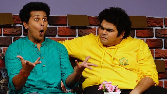 नाट्यरसिकांच्या आशीर्वादाने आणि सहकार्याने 'अनामय' नाट्यसंस्थेची निर्मिती असलेलं 'ऑल द बेस्ट' हे नाटक पुन्हा रंगभूमीवर नवीन संचात रूजू झालं आहे. आता ता नाटकातील नवीन संचातील कलाकारांना माय-बाप रसिक प्रेक्षक उदंड प्रतिसाद देत आहेत. ज्यांनी हे नाटक २५ वर्षांपूर्वी पाहिलं होतं ते त्यांच्या मुलांना नाटक बघायला घेऊन येत आहेत. त्यामुळे तरुण पिढीसुद्धा रंगभूमीकडे वळली आहे. म्हणुनच अवघ्या ३ महिन्यात या नाटकाचा गौरवशाली असा ५०वा प्रयोग येत्या ५ मे रोजी श्री शिवाजी मंदिर, दादर येथे दुपारी ३.३० वाजता संपन्न होत आहे.