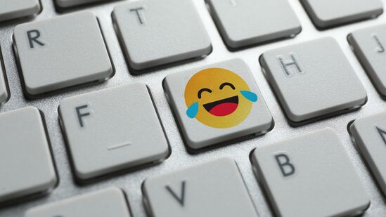 World Laughter Day 2024: कामाच्या ठिकाणी हास्य कसे गेम चेंजर ठरू शकते? जागतिक हास्य दिन निमित्त जाणून घ्या