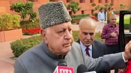 ''पाकिस्तानने बांगड्या भरल्या नाहीत, त्यांच्याकडेही अणुबॉम्ब''; फारुख अब्दुल्ला यांचे वादग्रस्त विधान