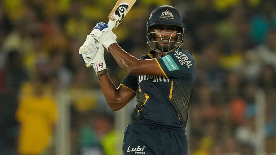 साई सुदर्शन विक्रम: साई सुदर्शनने चेन्नई सुपर किंग्जविरुद्ध आयपीएलमध्ये १००० धावांचा टप्पाही गाठला होता. त्याने २५ डावात १०३४ धावा केल्या. यात एक शतक आणि सहा अर्धशतकांचा समावेश होता. खेळीच्या बाबतीत, सुदर्शन आयपीएलमध्ये सर्वात जलद १००० धावा करणारा भारतीय फलंदाज ठरला. साई सुदर्शन विक्रम: साई सुदर्शनने चेन्नई सुपर किंग्जविरुद्ध आयपीएलमध्ये १००० धावांचा टप्पाही गाठला होता. त्याने २५ डावात १०३४ धावा केल्या. यात एक शतक आणि सहा अर्धशतकांचा समावेश होता. खेळीच्या बाबतीत, सुदर्शन आयपीएलमध्ये सर्वात जलद १००० धावा करणारा भारतीय फलंदाज ठरला.