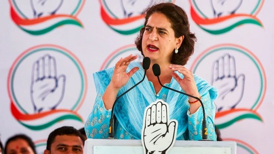 प्रियंका गांधींचा नंदूरबारच्या सभेत मोदींना टोला