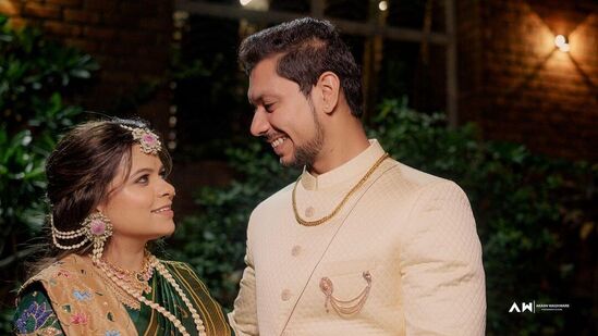 कार्तिकीने तिच्या अधिकृत इन्स्टाग्राम अकाऊंटच्या स्टोरीला एक पोस्ट शेअर केली आहे. या पोस्टमध्ये तिने आई झाल्याचे सांगत मुलगा झाल्याची बातमी दिली आहे. चाहत्यांनी कार्तिकीच्या या पोस्टवर लाइक्स आणि कमेंटचा वर्षाव केला आहे.&nbsp;