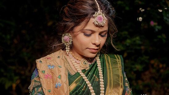 यापूर्वी कार्तिकीच्या डोळाहे जेवणाचे फोटो व्हायरल झाले होते. तेव्हा पासूनच या नव्या पाहुण्याच्या आगमनाची सर्वजण वाट पाहात होते. आता अखेर कार्तिकी आई झाली असून तिने गोंडस मुलाला जन्म दिला आहे.