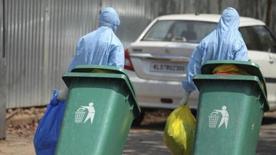 सामुदायिक प्रयत्नांमध्ये भाग घ्या: डास नियंत्रण कार्यक्रम आणि जनजागृती मोहिमा यासारख्या डेंग्यूच्या उद्रेकावर नियंत्रण आणि प्रतिबंध करण्याच्या उद्देशाने कम्युनिटी बेस्ड उपक्रमांना पाठिंबा द्या आणि त्यात सहभागी व्हा सामुदायिक प्रयत्नांमध्ये भाग घ्या: डास नियंत्रण कार्यक्रम आणि जनजागृती मोहिमा यासारख्या डेंग्यूच्या उद्रेकावर नियंत्रण आणि प्रतिबंध करण्याच्या उद्देशाने कम्युनिटी बेस्ड उपक्रमांना पाठिंबा द्या आणि त्यात सहभागी व्हा