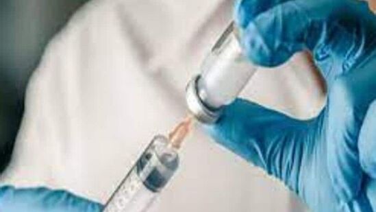 लवकर वैद्यकीय मदत घ्या: आपल्याला तीव्र ताप, तीव्र डोकेदुखी, सांधे आणि स्नायू दुखणे किंवा पुरळ यासारख्या डेंग्यू तापाची लक्षणे आढळल्यास त्वरित वैद्यकीय मदत घ्या आणि हेल्थ केअर प्रोफेशनलनी दिलेला सल्ला फॉलो करा. लवकर वैद्यकीय मदत घ्या: आपल्याला तीव्र ताप, तीव्र डोकेदुखी, सांधे आणि स्नायू दुखणे किंवा पुरळ यासारख्या डेंग्यू तापाची लक्षणे आढळल्यास त्वरित वैद्यकीय मदत घ्या आणि हेल्थ केअर प्रोफेशनलनी दिलेला सल्ला फॉलो करा. 