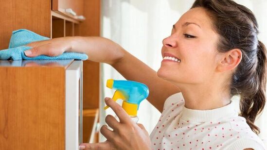 हायजीन आणि स्वच्छता राखणे: डासांची उत्पत्ती टाळण्यासाठी आपला परिसर स्वच्छ ठेवून आणि स्वच्छतेच्या योग्य उपाययोजना करून चांगल्या स्वच्छतेचा, हायजीनचा सराव करा. हायजीन आणि स्वच्छता राखणे: डासांची उत्पत्ती टाळण्यासाठी आपला परिसर स्वच्छ ठेवून आणि स्वच्छतेच्या योग्य उपाययोजना करून चांगल्या स्वच्छतेचा, हायजीनचा सराव करा. 