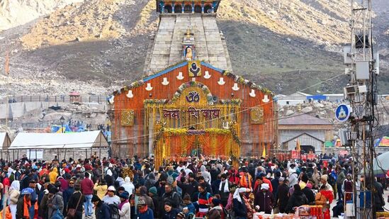 १२ ज्योतिर्लिंगांपैकी एक असलेल्या केदारनाथ धामला १० मे रोजी भाविकांसाठी खुले केल्यापासून देश-विदेशातील १.८३६६७ लाख भाविकांनी भेट दिली आहे.