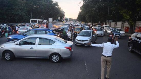  सिमला ऑफिस चौकाजवळील वाहतुकीत मोठा बदल करण्यात आला आहे.
