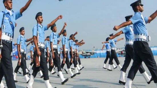 भारतीय वायुसेनेत नोकरीसाठी इच्छुक असलेल्या उमेदवारांसाठी सुवर्णसंधी आहे.